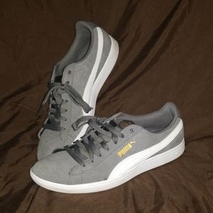 Women's size 9 grey puma shoes